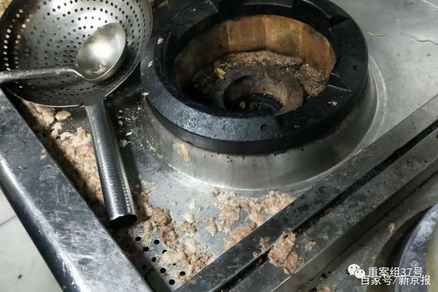 哥俩|胖哥俩肉蟹煲死蟹当活蟹卖 土豆、鸡爪也中招 多名食客就餐后腹泻