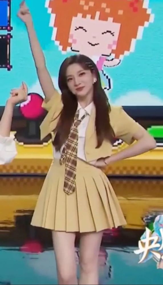 女团|央视又上新! 主持人马凡舒好像女团门面 高考曾考上状元