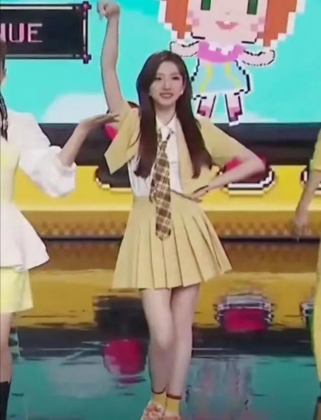 女团|央视又上新! 主持人马凡舒好像女团门面 高考曾考上状元