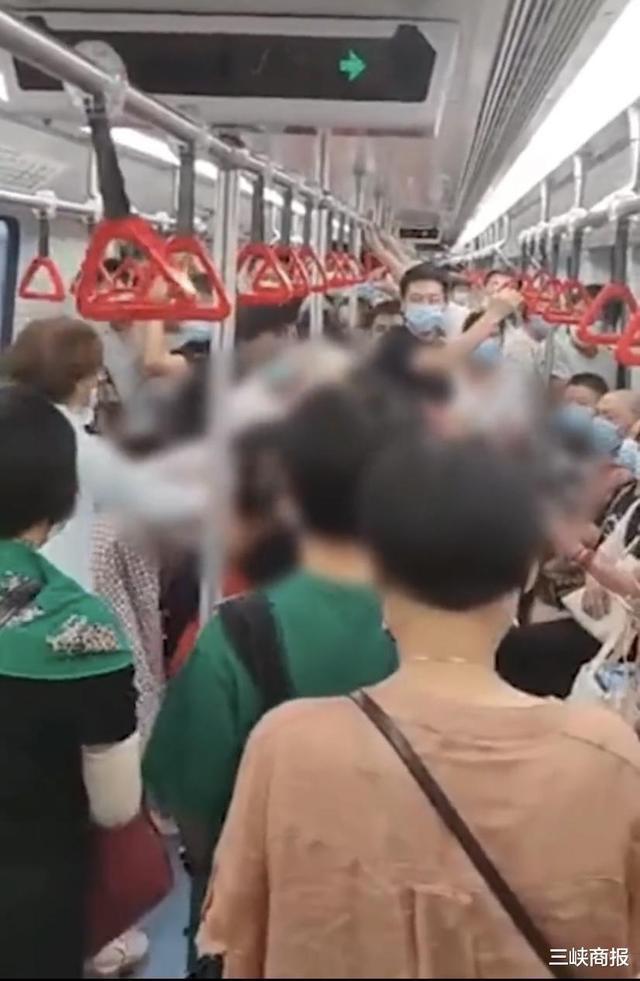 上海地铁|上海地铁回应两女子互相掌掴厮打 车厢内乘客纷纷劝架