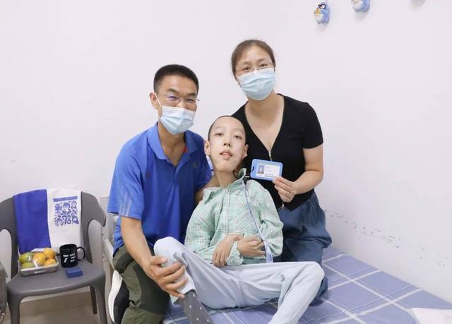 霍金|体重18公斤北航新生到校报到 活着就已经要用尽全力的他志向远大