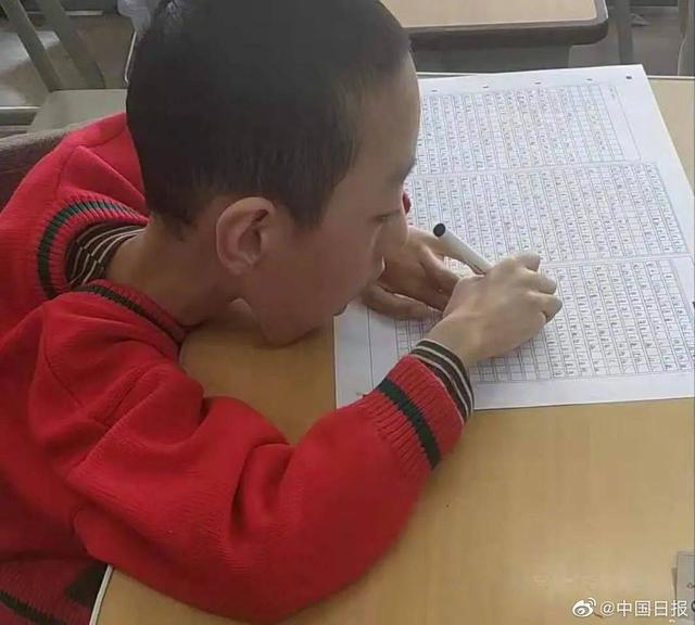 霍金|体重18公斤北航新生到校报到 活着就已经要用尽全力的他志向远大