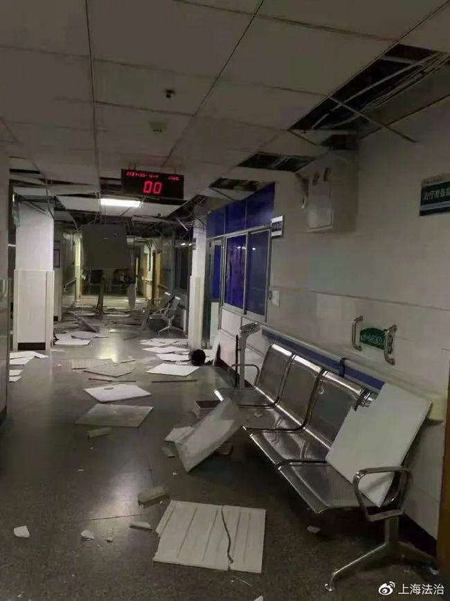 图源|地震致泸州一酒企200余吨白酒泄漏 消防员进行持续稀释防爆燃