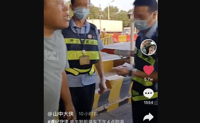 收费站|疑似刁难？一车活鱼不算绿通？司机吃半条活鱼才让车免费过站？