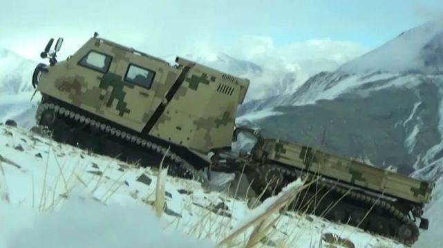 战友|战友剥好橘子放在陈祥榕墓碑前 向卫国戍边烈士致敬！