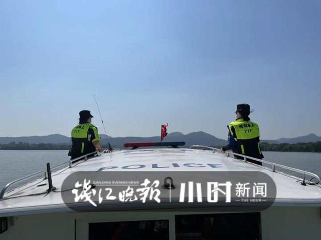 西湖景区|国庆首日景点人从众 警察蜀黍们忙不停