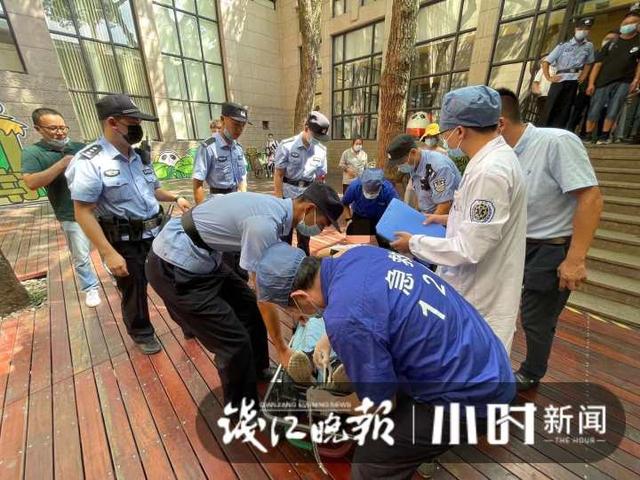 西湖景区|国庆首日景点人从众 警察蜀黍们忙不停