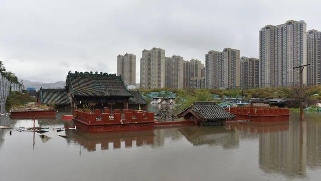 清徐县|平遥古城积水严重墙体坍塌 铁路被冲垮火车连同铁轨悬空