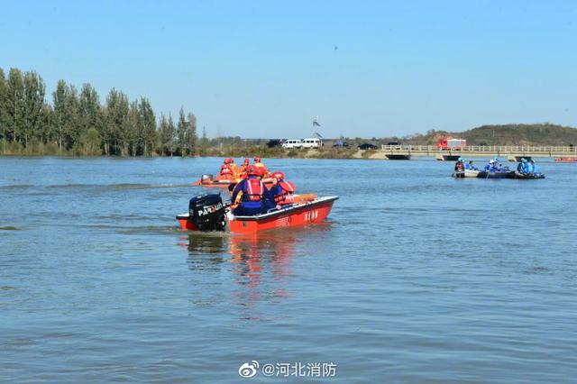 失联|河北班车坠河已致13死,曾不顾交警阻拦坚持过河,正全力搜救中