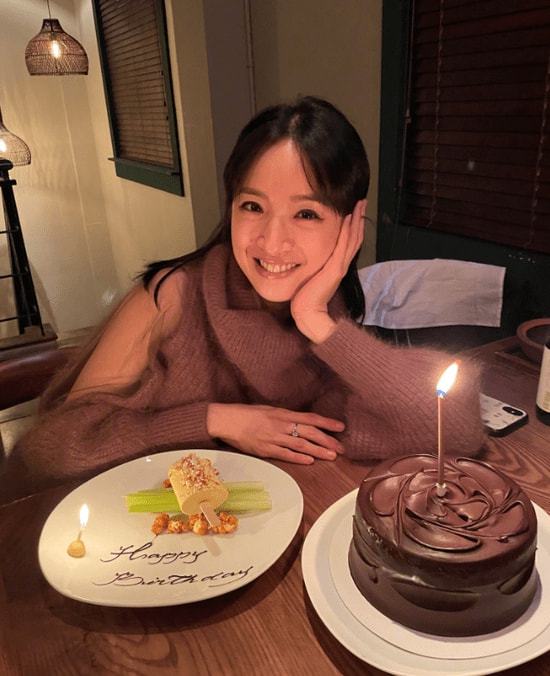 脚丫|林依晨首晒女儿脚丫迎接39岁生日 笑容满面状态极佳