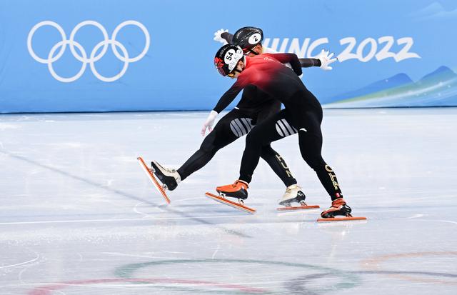 冬奧冷知識為什麼短道速滑運動員褲子上有個白色橢圓形