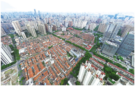 空中俯瞰上海市黄浦区建国东路68街坊和67街坊东块所在区域（无人机照片，7月21日摄）。新华社记者方喆摄