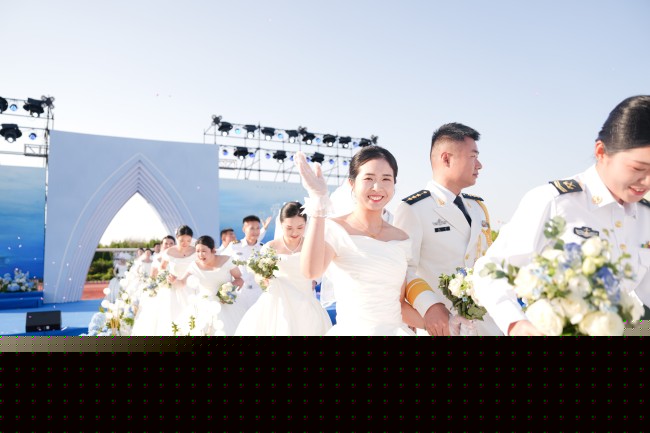 碧海为盟，战舰为誓——军港集体婚礼镌刻家国深情
