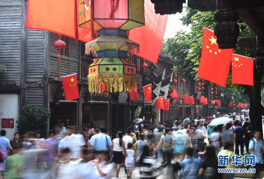 （社会）福州：古街出游热
