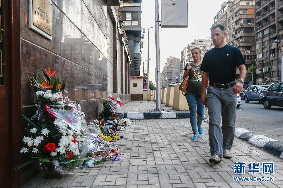 （国际）（2）俄罗斯驻埃及使馆悼念坠机事故遇难者