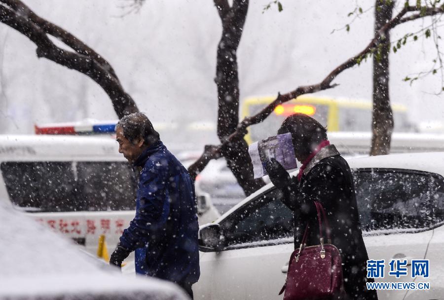 乌鲁木齐迎来雨雪降温天气