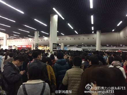 上海地铁连发故障乘客大滞留 1小时挪5站