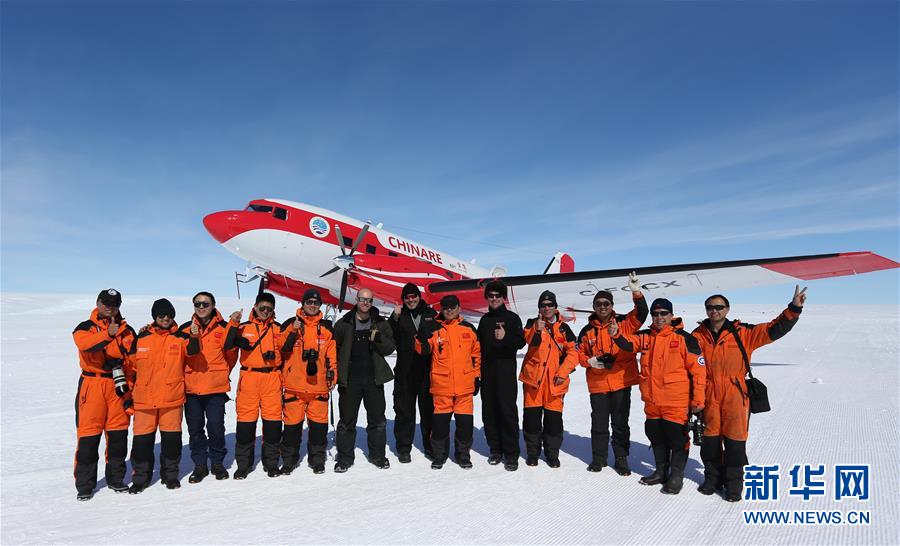 （第32次南极科考）（1）中国首架极地固定翼飞机在南极成功试飞 