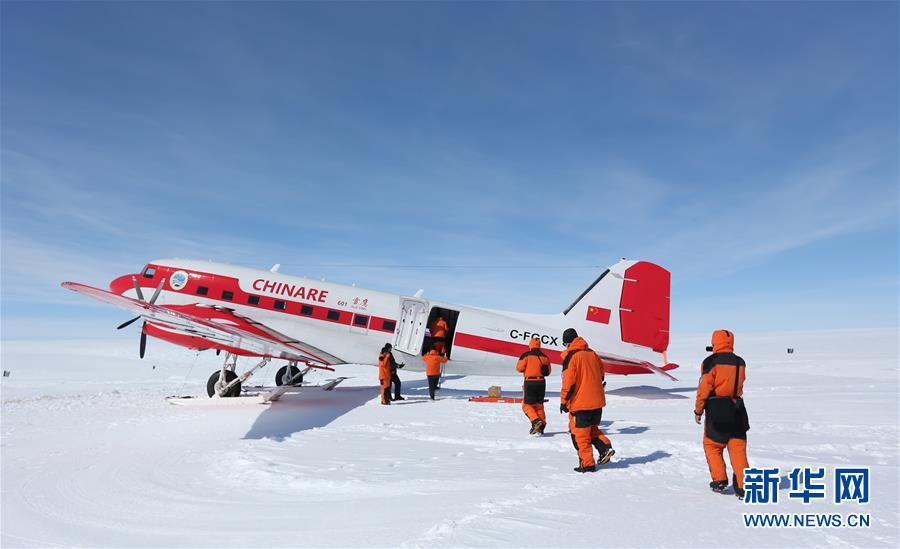 （第32次南极科考）（5）中国首架极地固定翼飞机在南极成功试飞 