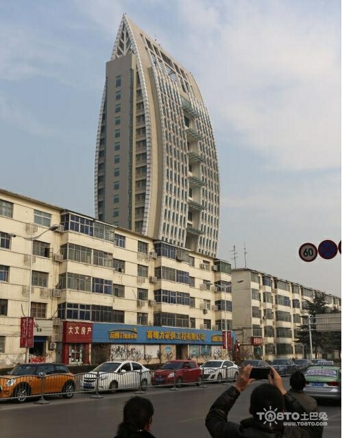 郑州:环保局大楼似树叶 造型奇特引围观