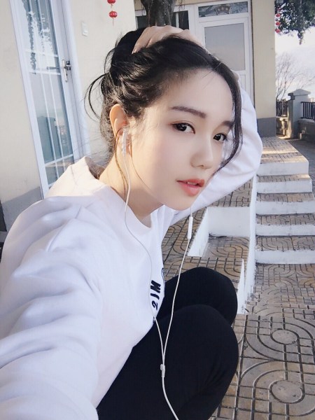 成都姑娘47岁老爸颜值似男友 妈妈像姐妹