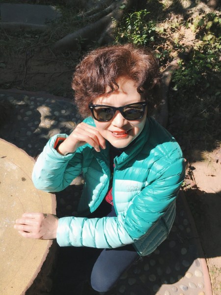 成都姑娘47岁老爸颜值似男友 妈妈像姐妹