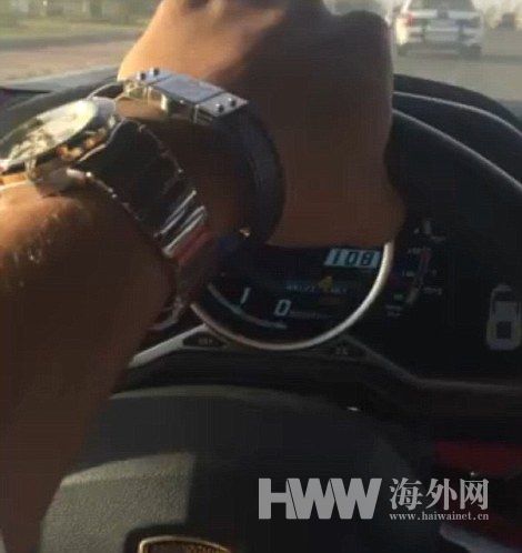 沙特土豪街头晒豪车 奢华炫富无上限