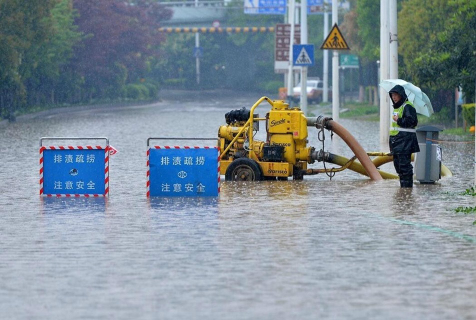武汉暴雨积水图片