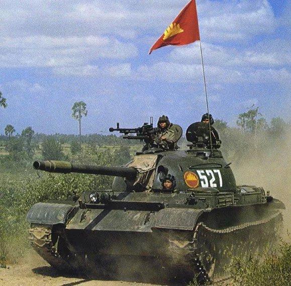 又个白眼狼三十多年前柬埔寨伪政权用62坦克