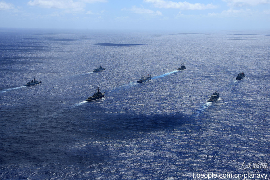 阵势真大!中美战舰在太平洋组成庞大混编舰队