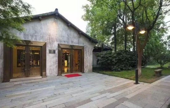 点击图片进入下一页