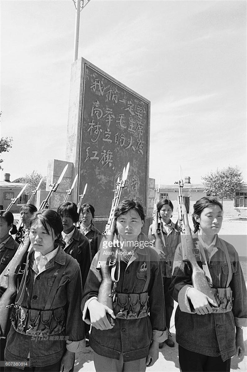 不愛紅妝愛武裝70年代的中國大慶工人女民兵