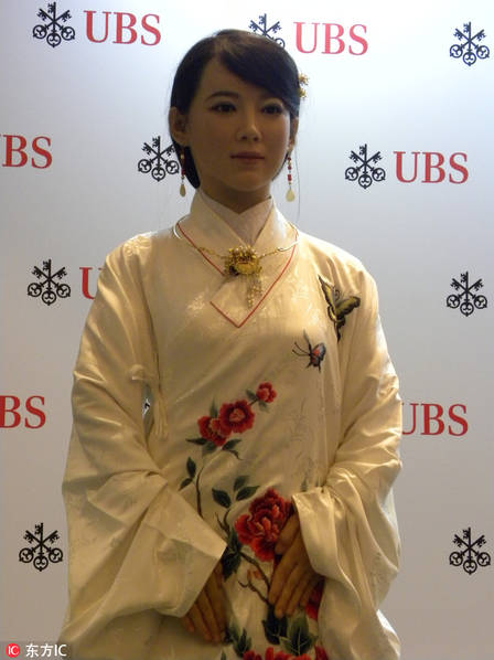 中国首个互动美女机器人佳佳着汉服亮相上海