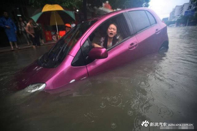 上海天价车祸女司机图片