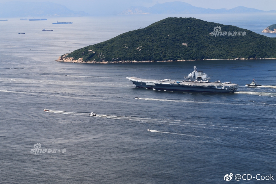 辽宁舰离开香港穿越台湾海峡台军称尽在掌握