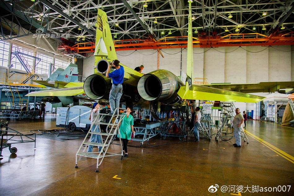 中国还会再买?俄罗斯大方展示苏-35战斗机生产
