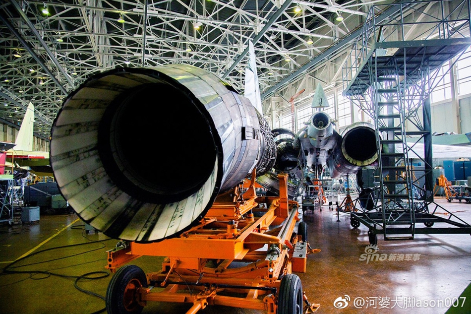 中国还会再买?俄罗斯大方展示苏-35战斗机生产
