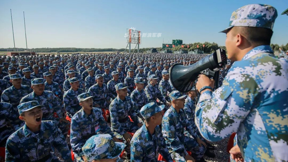 長大後我就成了你!我陸戰隊新兵開訓05兩棲戰車鎮場