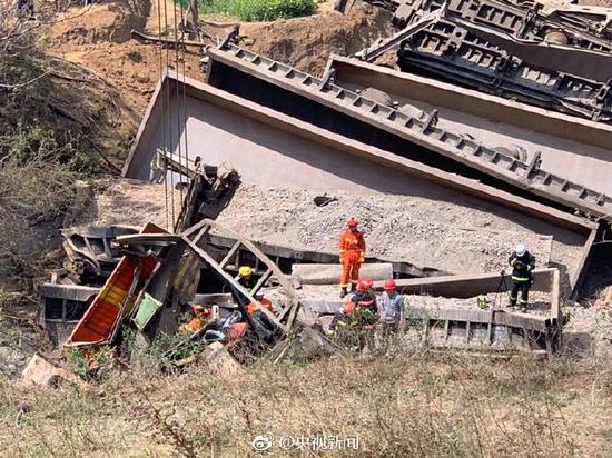 河南巩义中铝一货运火车脱轨 事故原因在进一