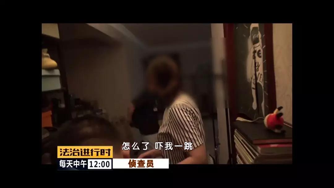 梦境交织，叔打蛇反被咬，妻腿受惊的深层寓意