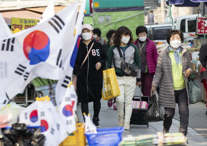 症状■韩国出现罕见新冠病例，8次检查7次阴性出现症状后6天去世