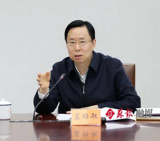 领导干部：官员带头下馆子 吃喝之余还不忘“做广告”