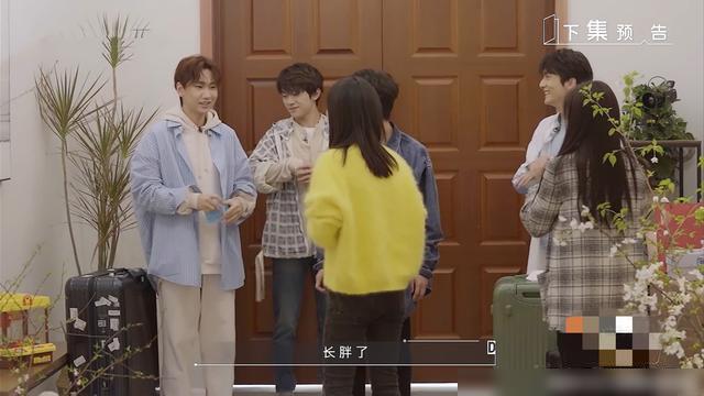 「张新成」在家吃太多？易烊千玺胖了十斤，娜姐调侃：千玺好慈祥