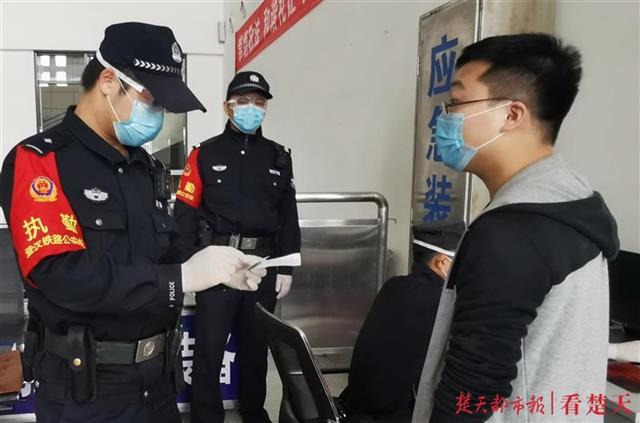 江西瑞昌■江西男子因睡着坐过站滞留湖北57天，昨天启程回家