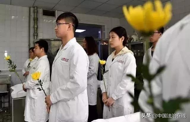 [肺癌晚期]25岁肺癌晚期最美女孩火了：“得癌症，就不是什么痛苦的事！”