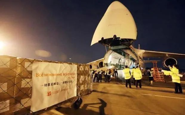 #物资#俄罗斯告急中国星夜驰援 物资上写：胜利属于我们
