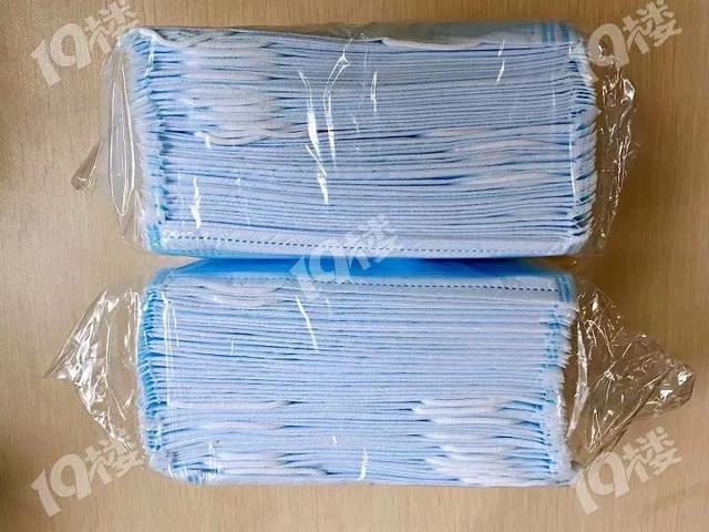 姑娘■全公司只有她一个人戴口罩，同事还劝别戴了…姑娘纠结了…