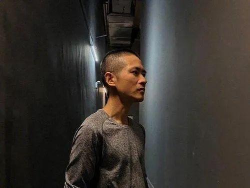 『跑步训练』业余大神！韩寒回应“18分钟跑5公里”：高中是长跑体育生