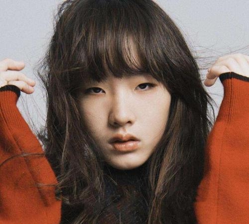 [许曦文]“高级脸”时尚感十足！小S女儿首个代言，气质不输妈妈