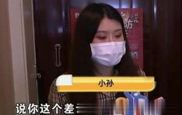 「孙女士」19.4元的外卖被偷，女子怒给2个差评，商家还跑过来砸门？